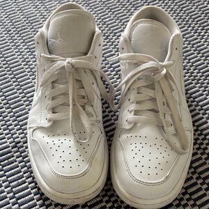 EUC Nike White air jordan Men's Sneakers size 10